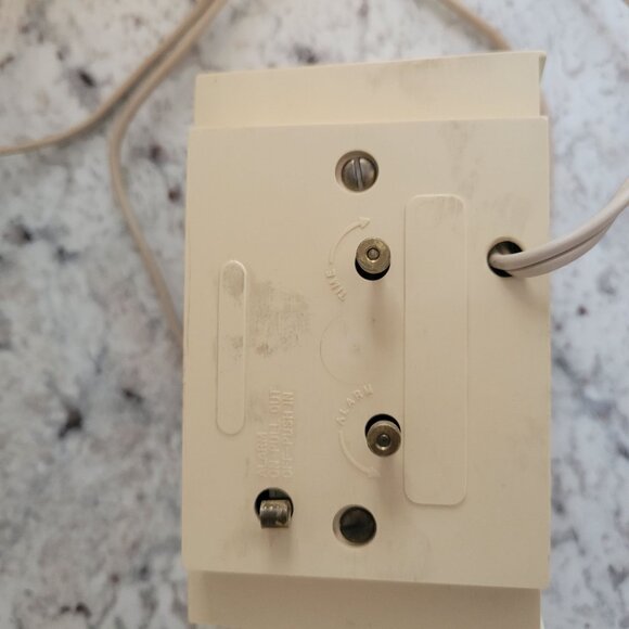 Vintage GE General Electric Model 7365-5 Alarm Clock With Lighted Dial 120V Beig - Picture 5 of 5